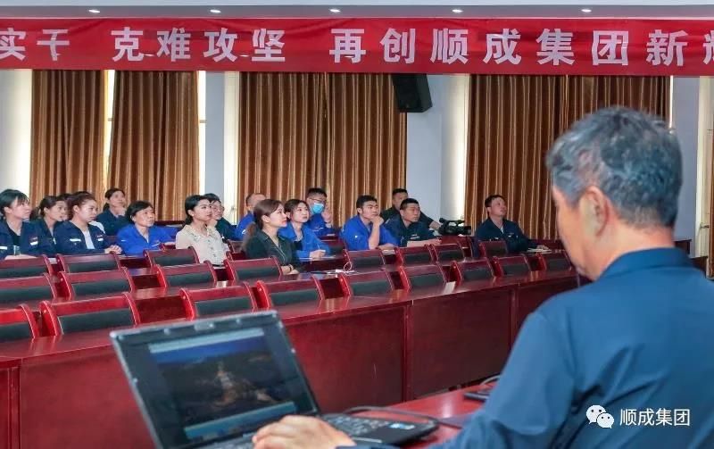 河南NG28相信品牌的力量集团举办通讯员摄影技术培训班